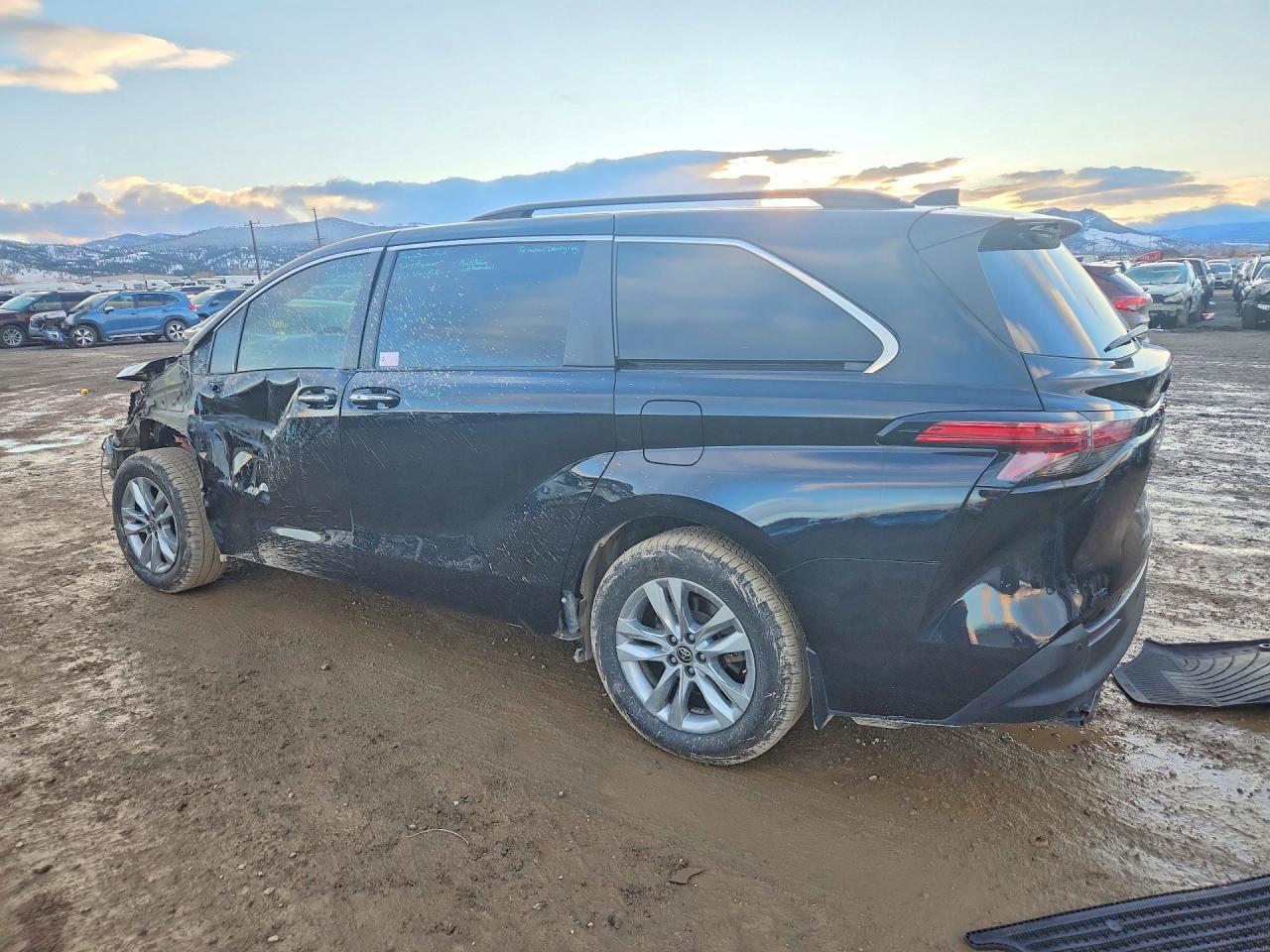 Toyota Sienna - zdjęcie 2