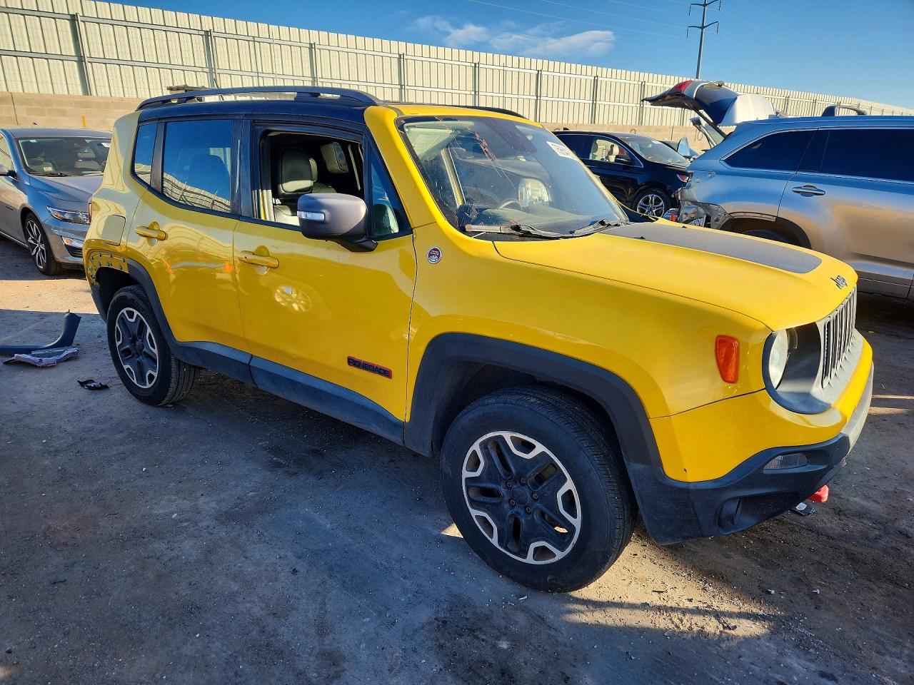 2015 Jeep Renegade Trailhawk - zdjęcie 4