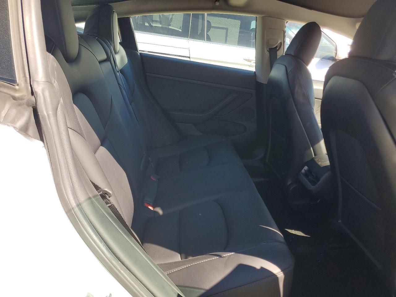 2022 Tesla Model 3 - zdjęcie 10