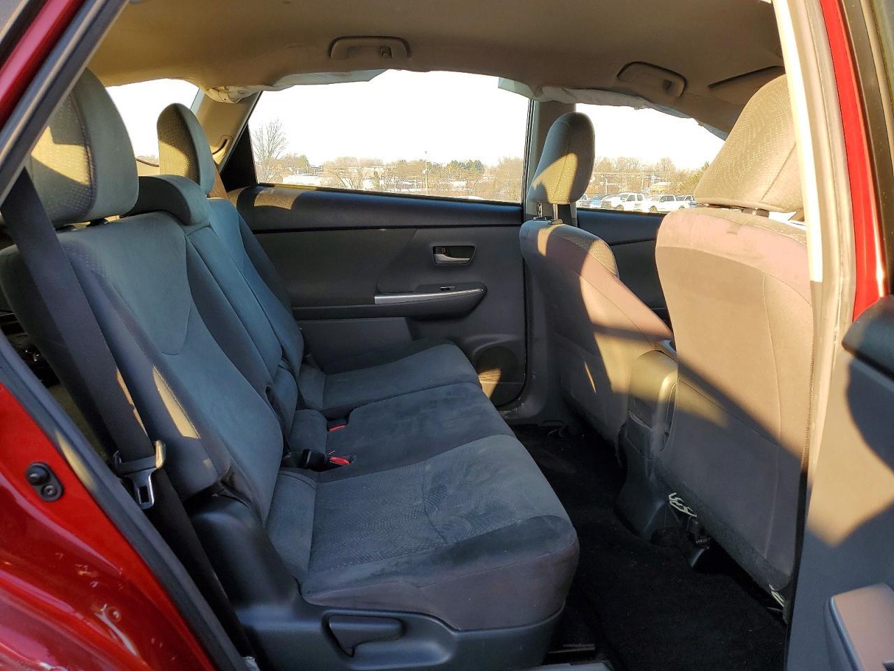 2014 Toyota Prius V - zdjęcie 10