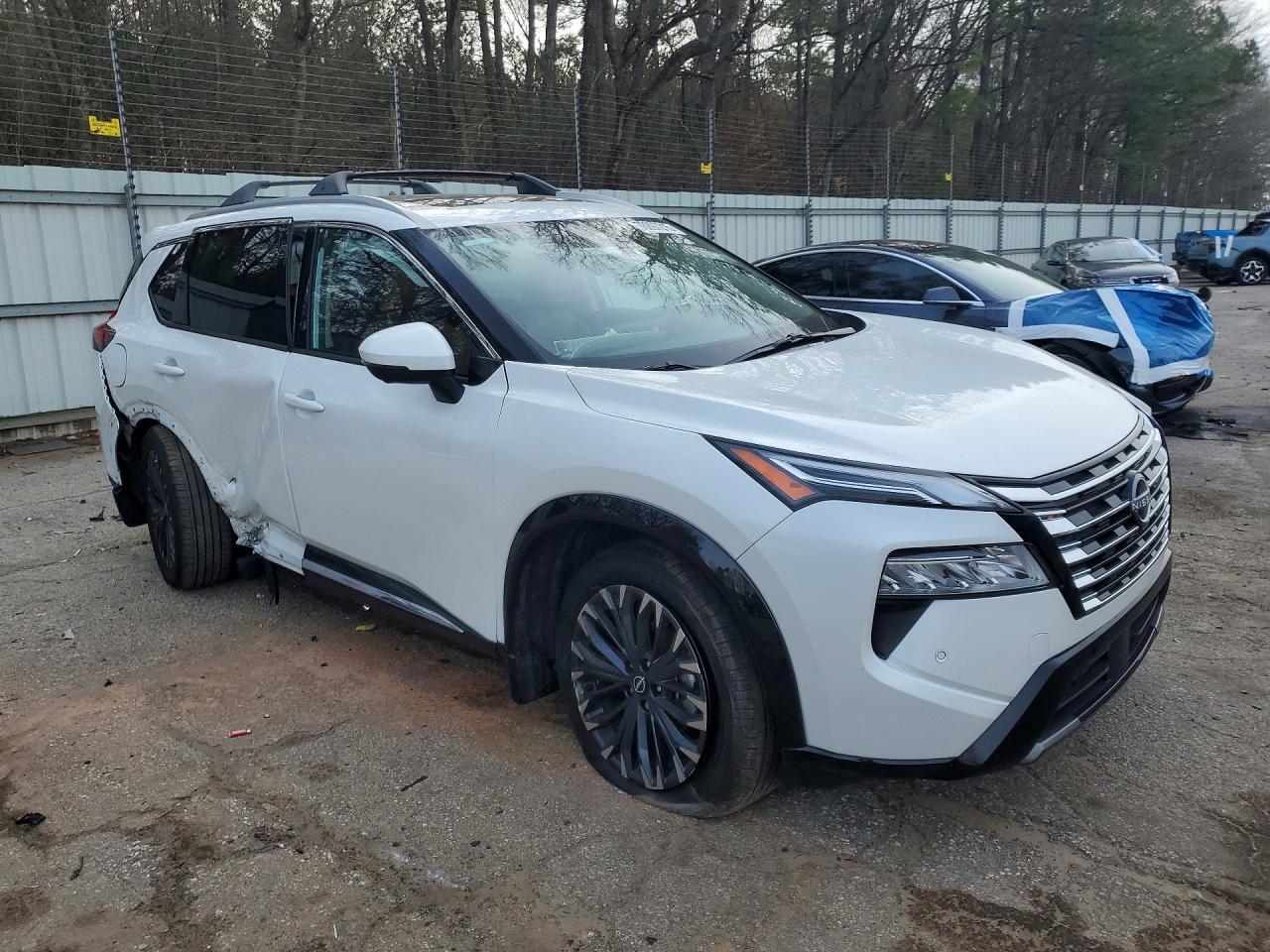 2025 Nissan Rogue Platinum - zdjęcie 4