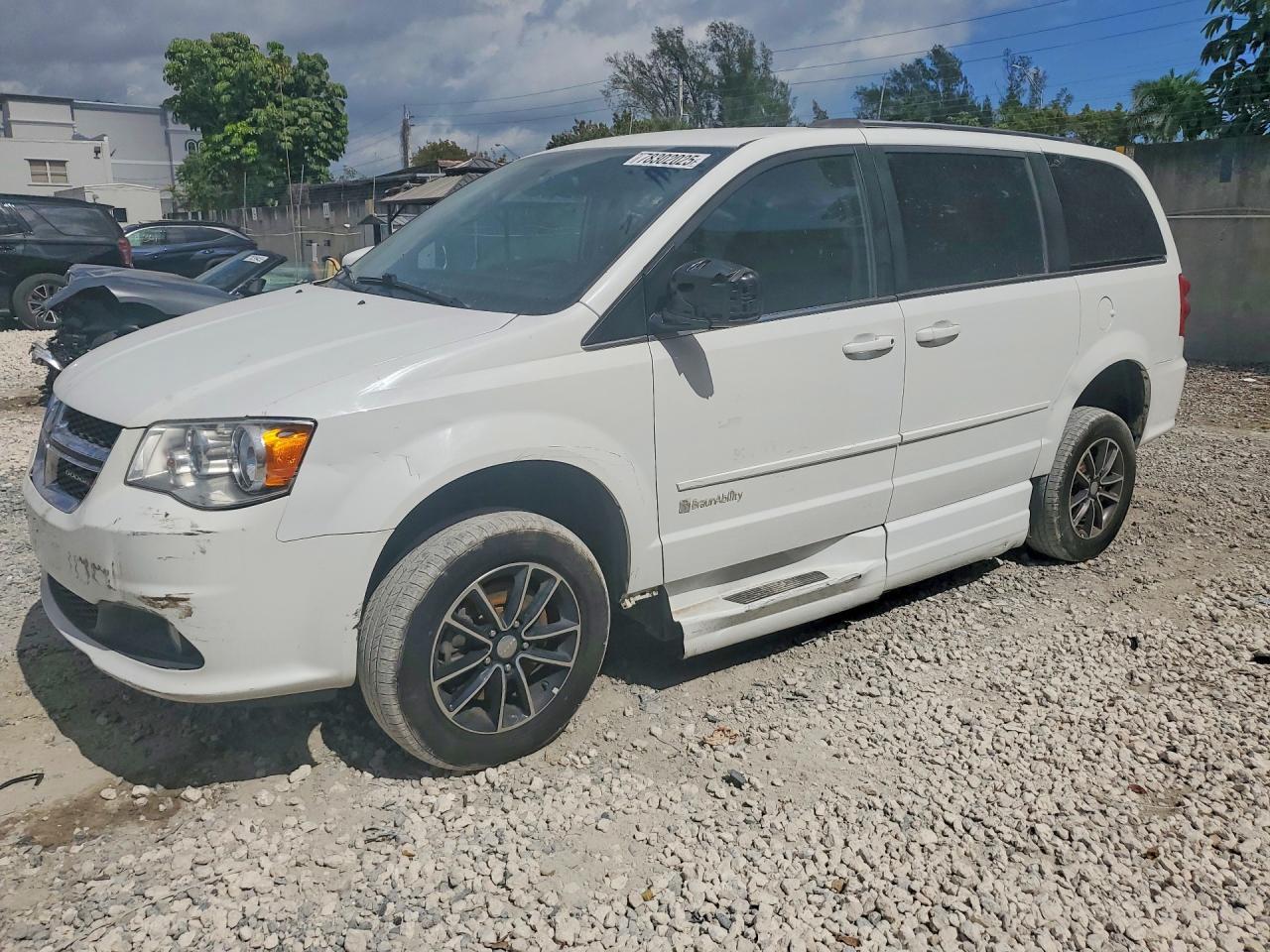 2017 Dodge Grand Caravan Sxt - zdjęcie główne