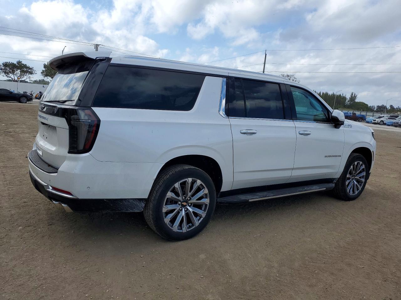 2025 Chevrolet Suburban K1500 High Country - zdjęcie 3