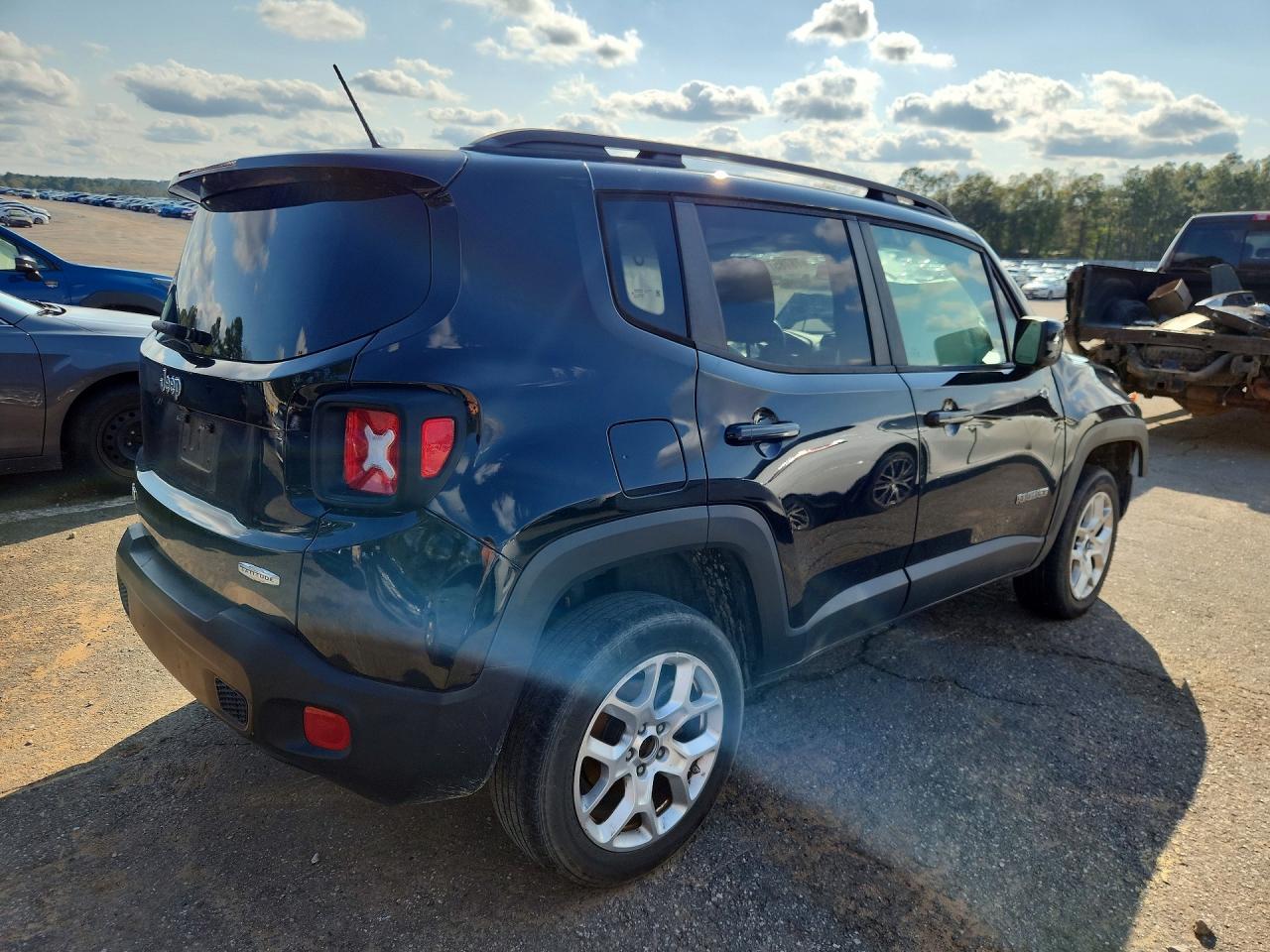 2017 Jeep Renegade Latitude - zdjęcie 3