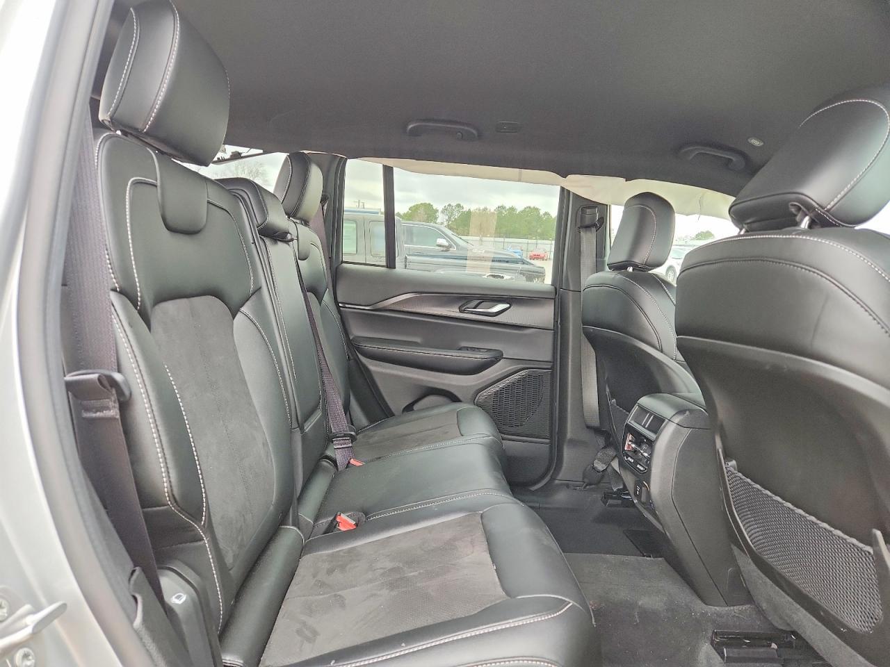 2025 Jeep Grand Cherokee Laredo - zdjęcie 11