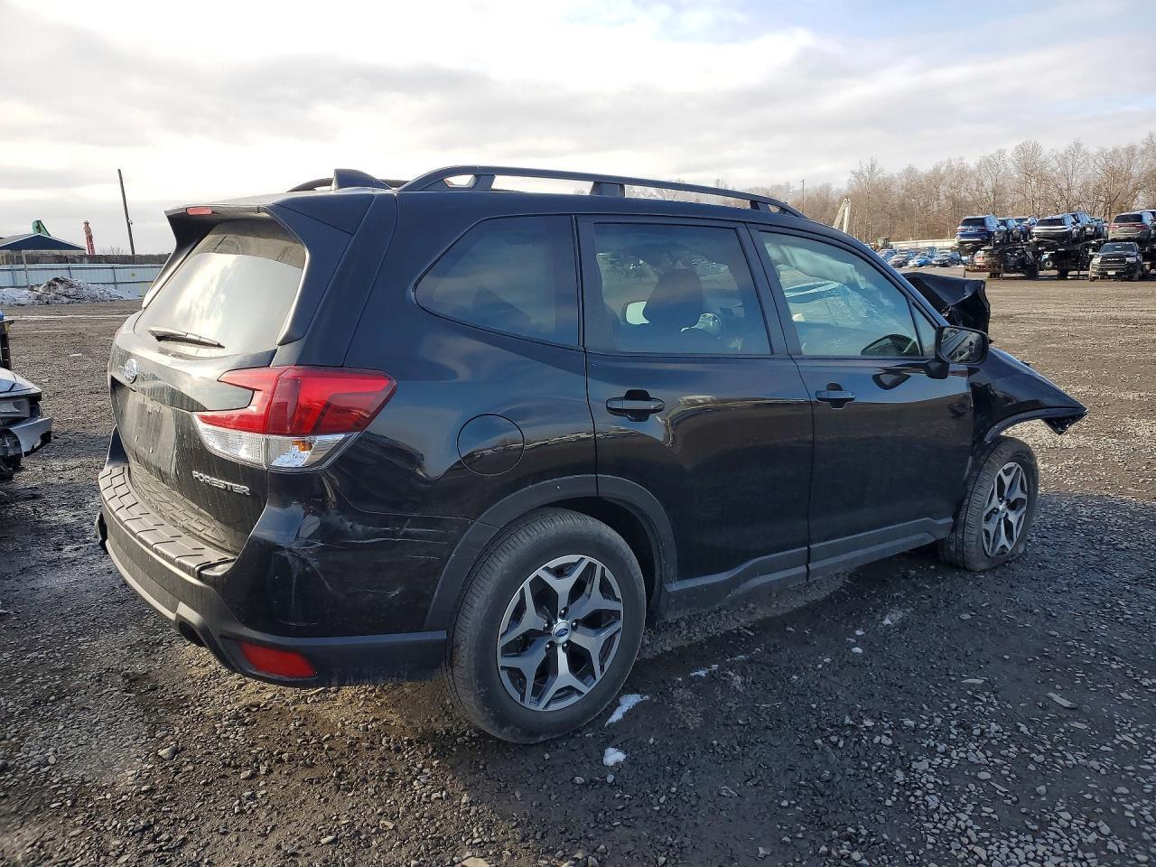 2023 Subaru Forester Premium - zdjęcie 3