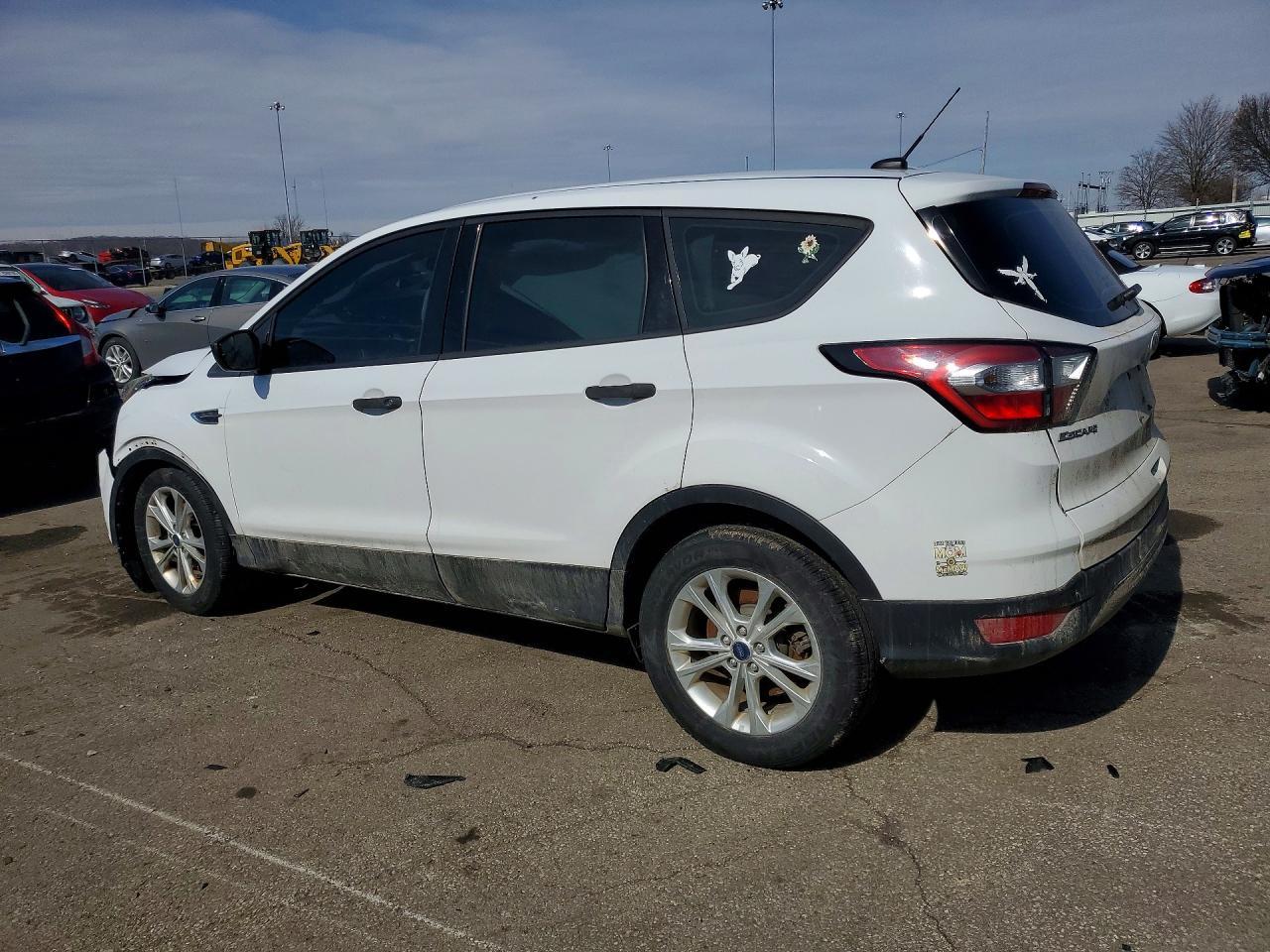 2018 Ford Escape S - zdjęcie 2