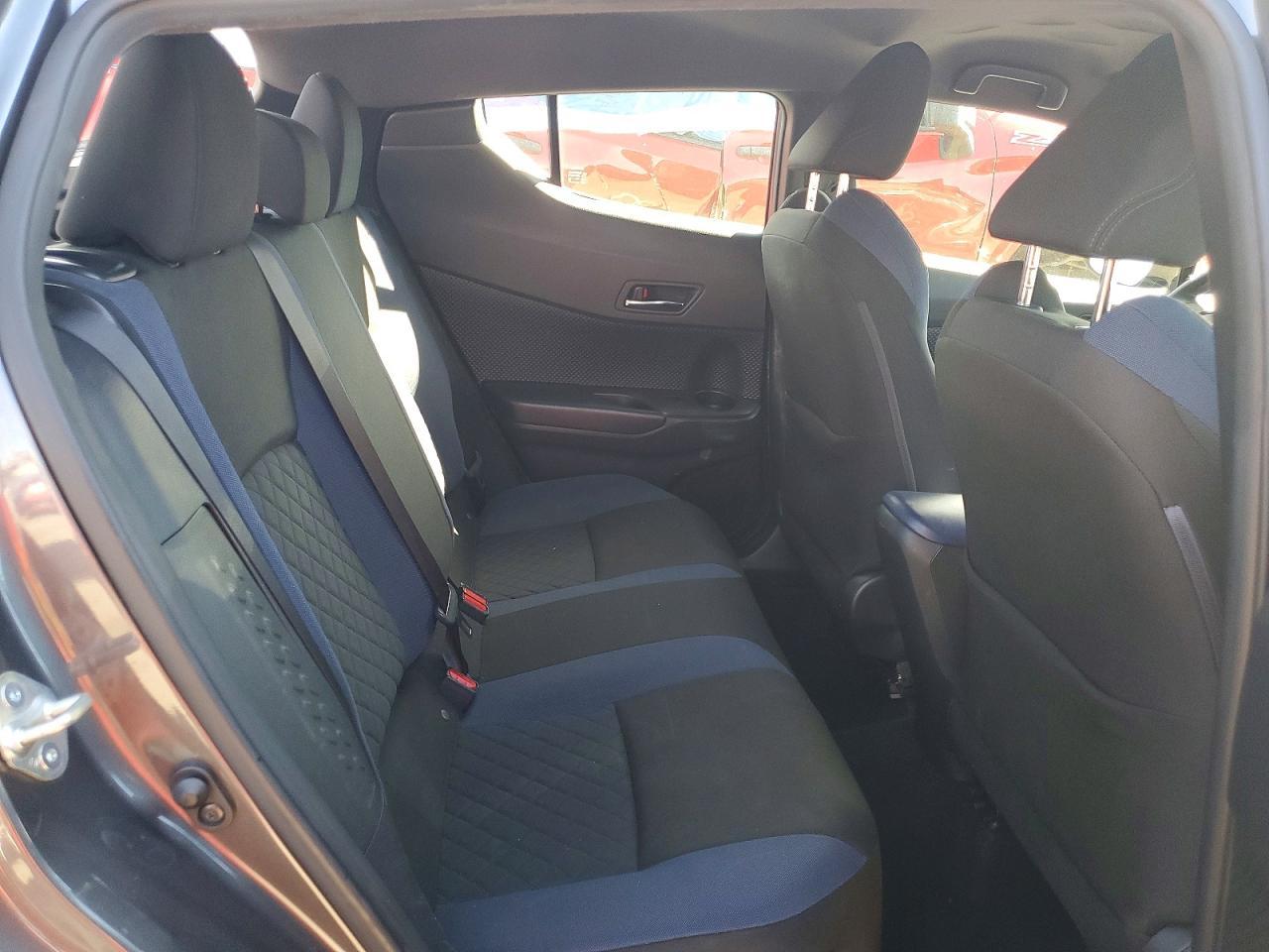 2021 Toyota C-Hr Xle - zdjęcie 10