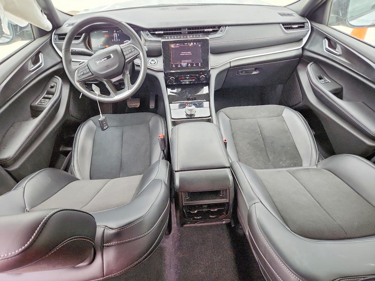 2025 Jeep Grand Cherokee Laredo - zdjęcie 8