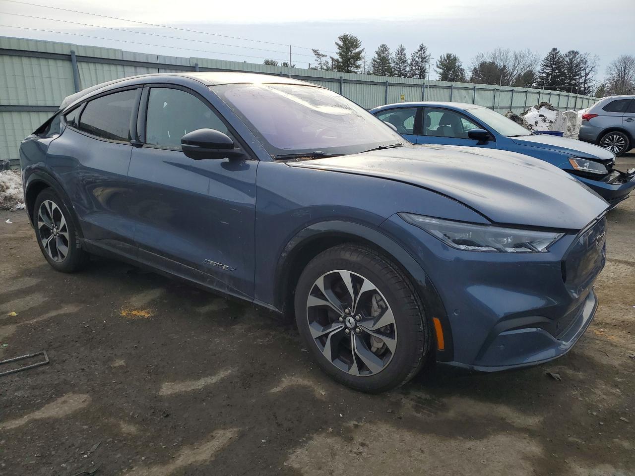 2021 Ford Mustang Mach-E Premium - zdjęcie 4