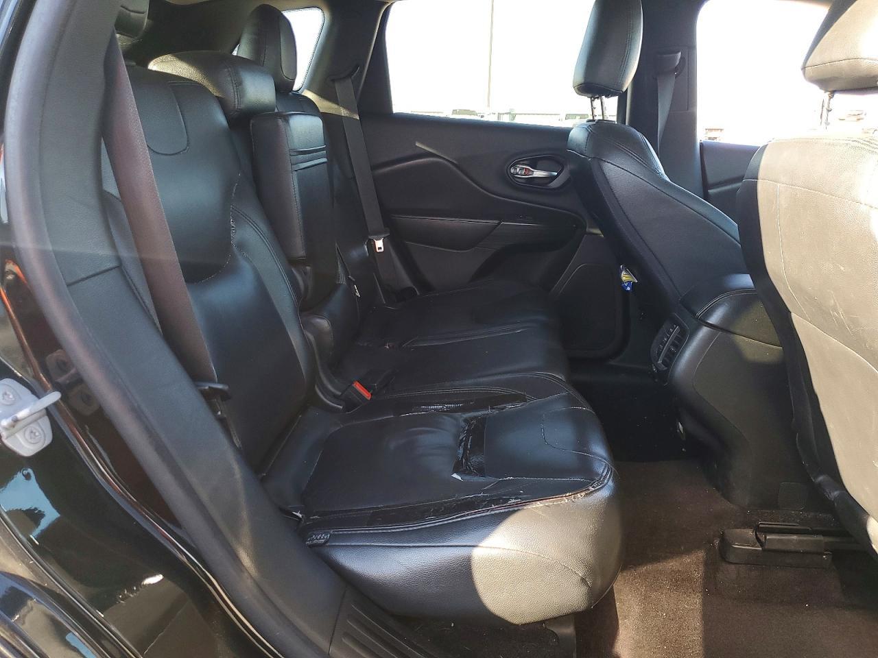 2016 Jeep Cherokee Latitude - zdjęcie 10