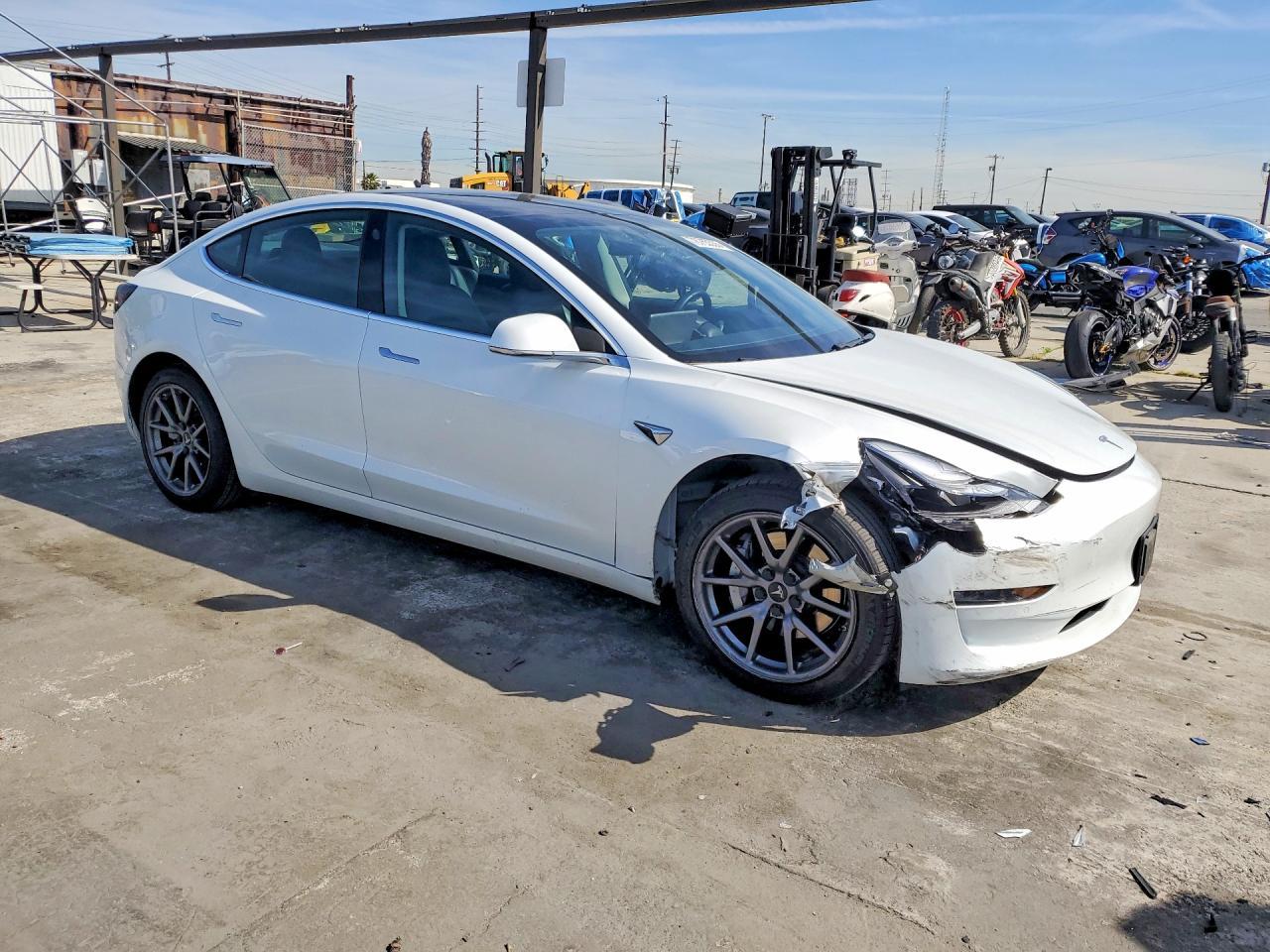 2020 Tesla Model 3 - zdjęcie 4