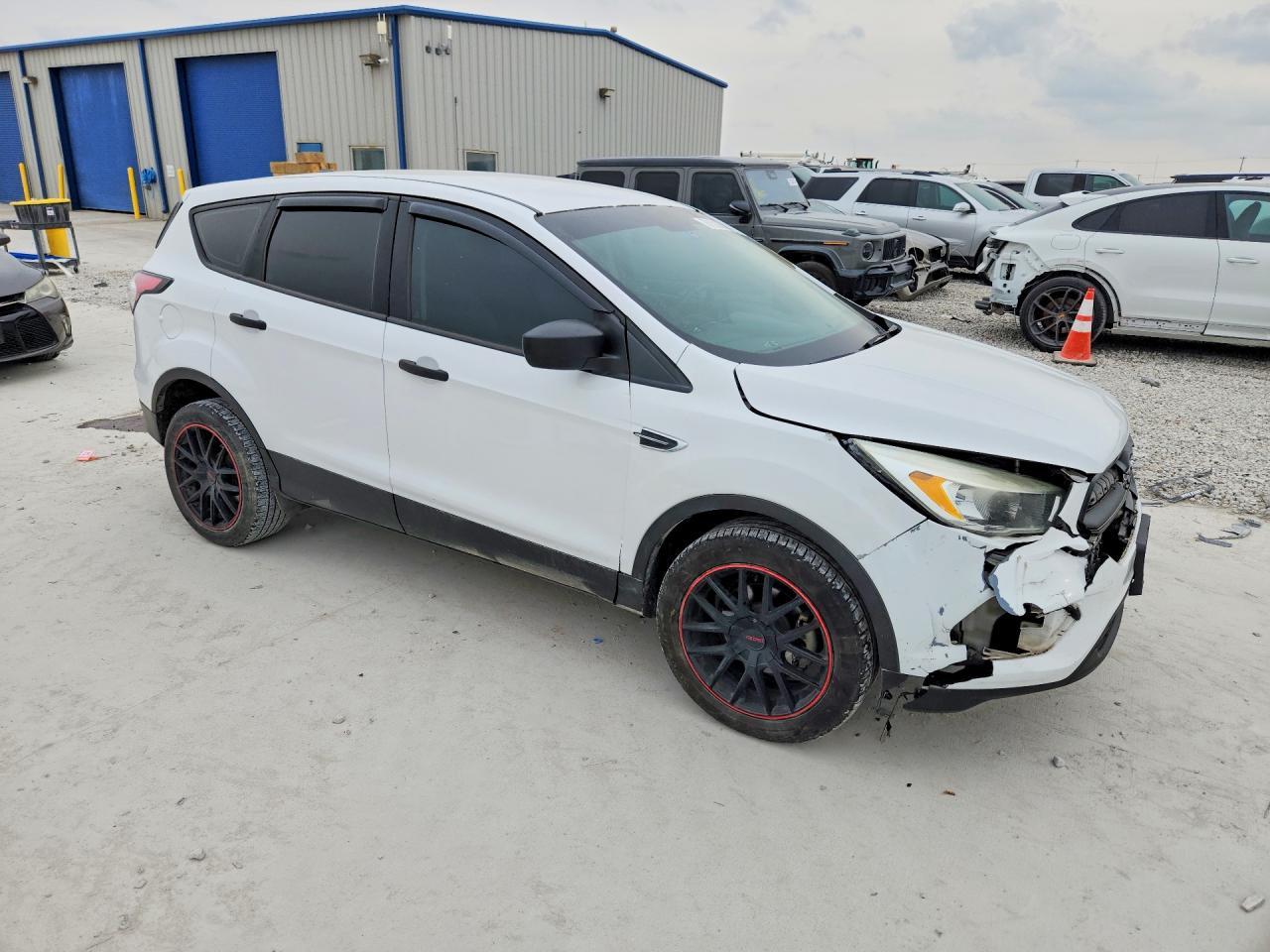 2017 Ford Escape S - zdjęcie 4
