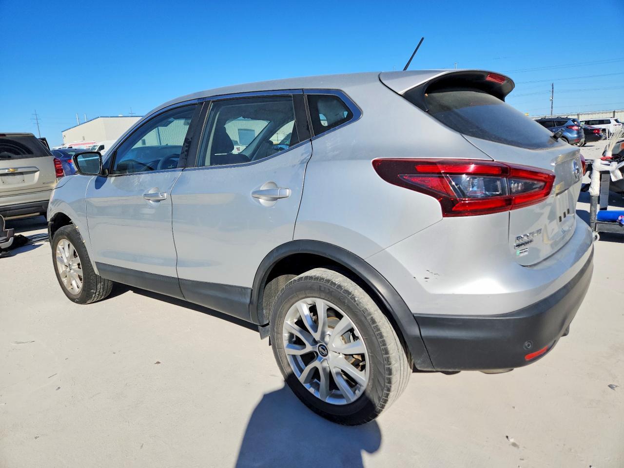 2021 Nissan Rogue Sport S - zdjęcie 2