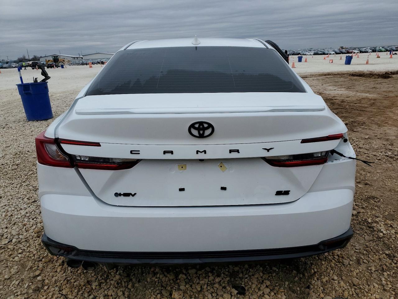 2026 Toyota Camry Se - zdjęcie 6