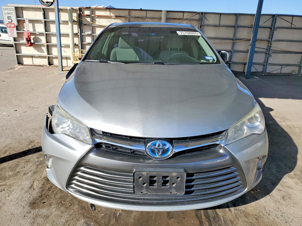 2017 Toyota Camry Le - zdjęcie 5