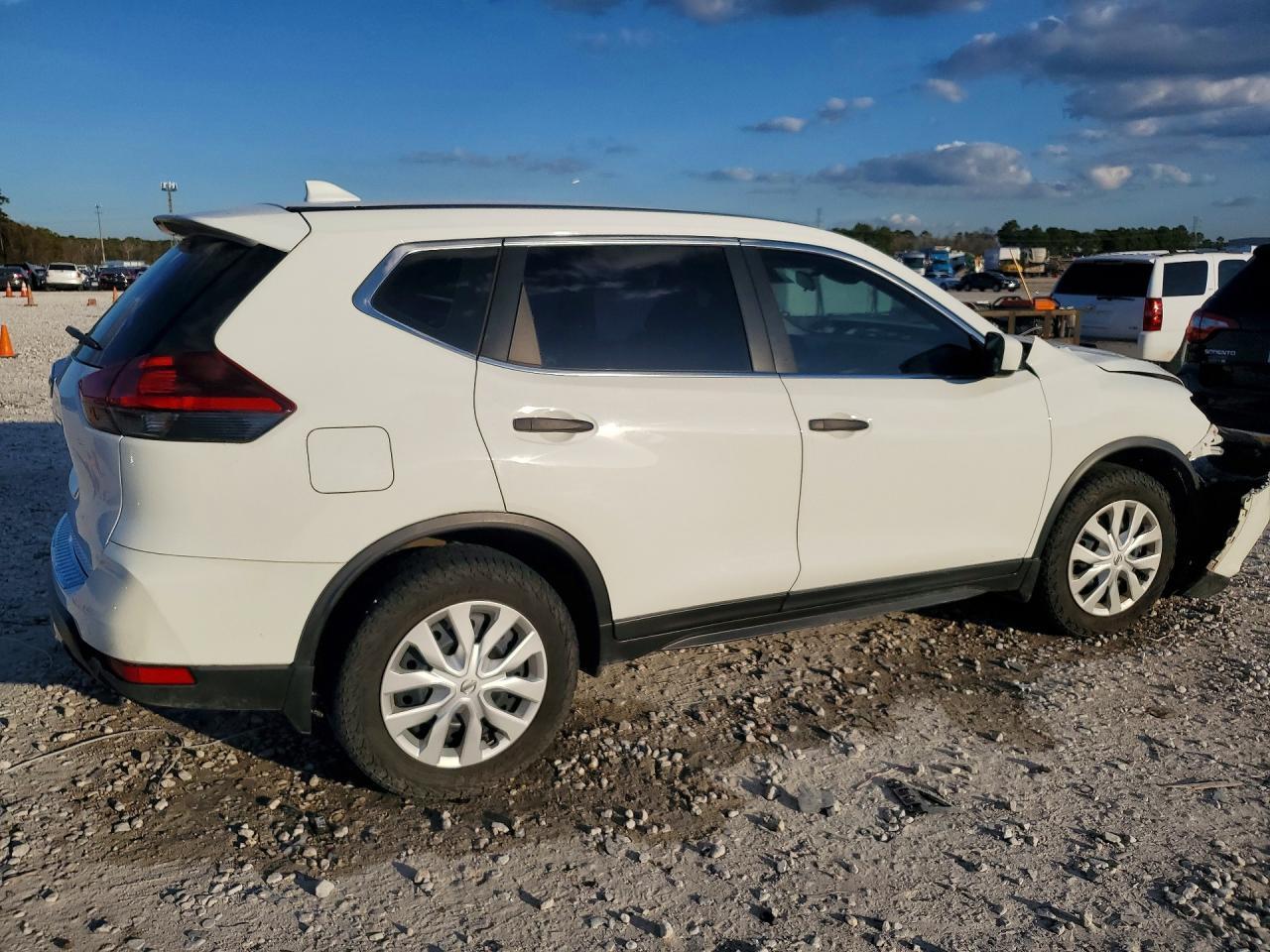 2020 Nissan Rogue S - zdjęcie 3