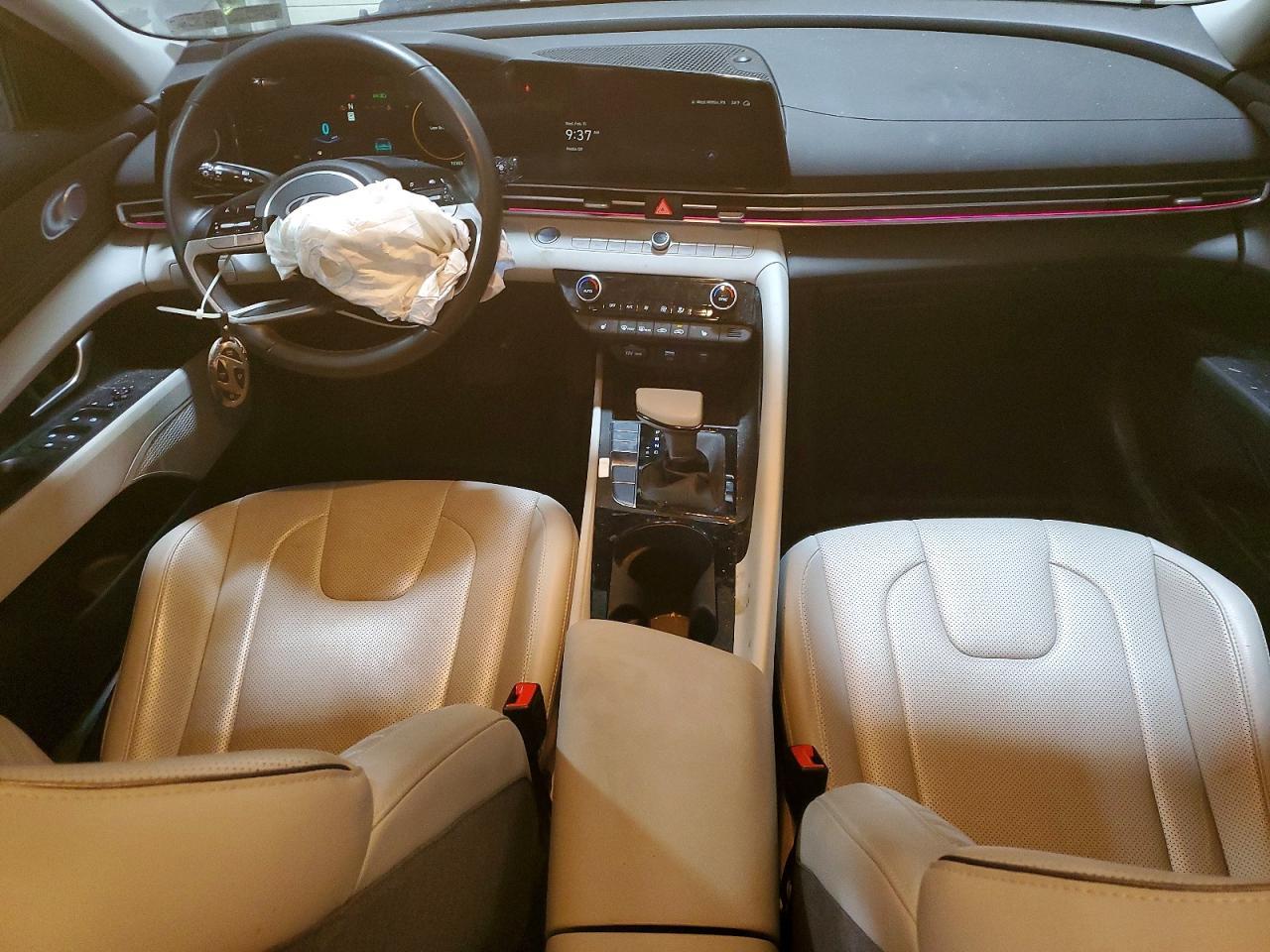 2024 Hyundai Elantra Limited - zdjęcie 8