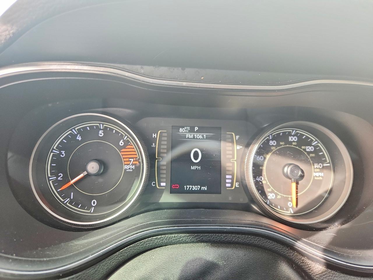 2020 Jeep Cherokee Latitude - zdjęcie 9