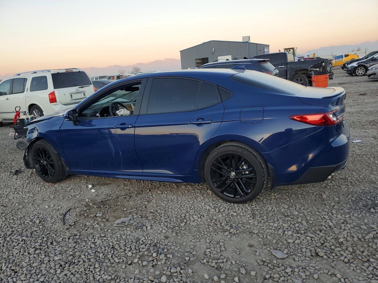 2025 Toyota Camry Se - zdjęcie 2