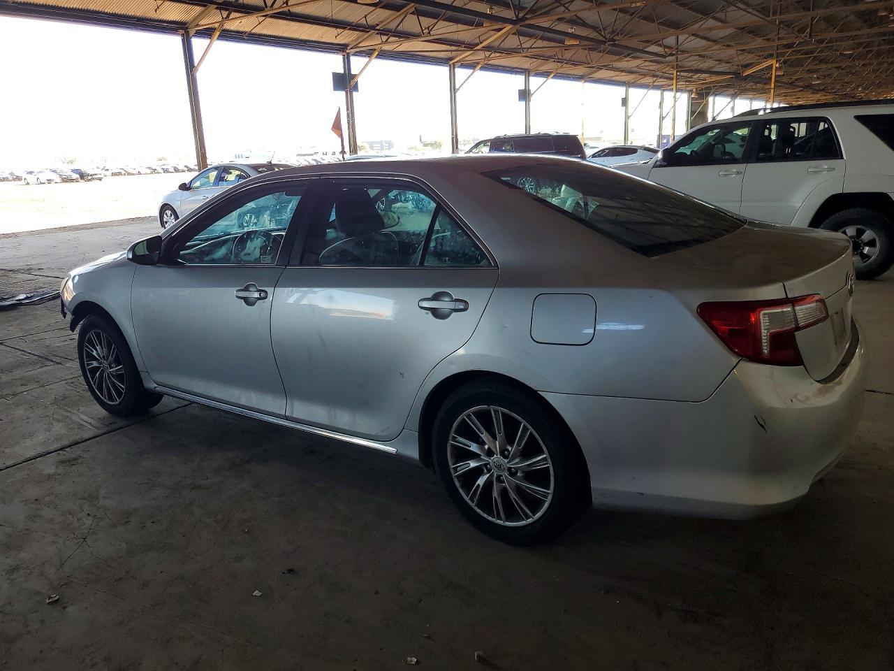 2014 Toyota Camry L - zdjęcie 2