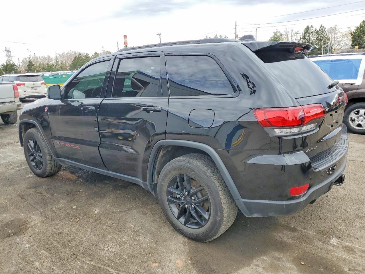 2021 Jeep Grand Cherokee Trailhawk - zdjęcie 2