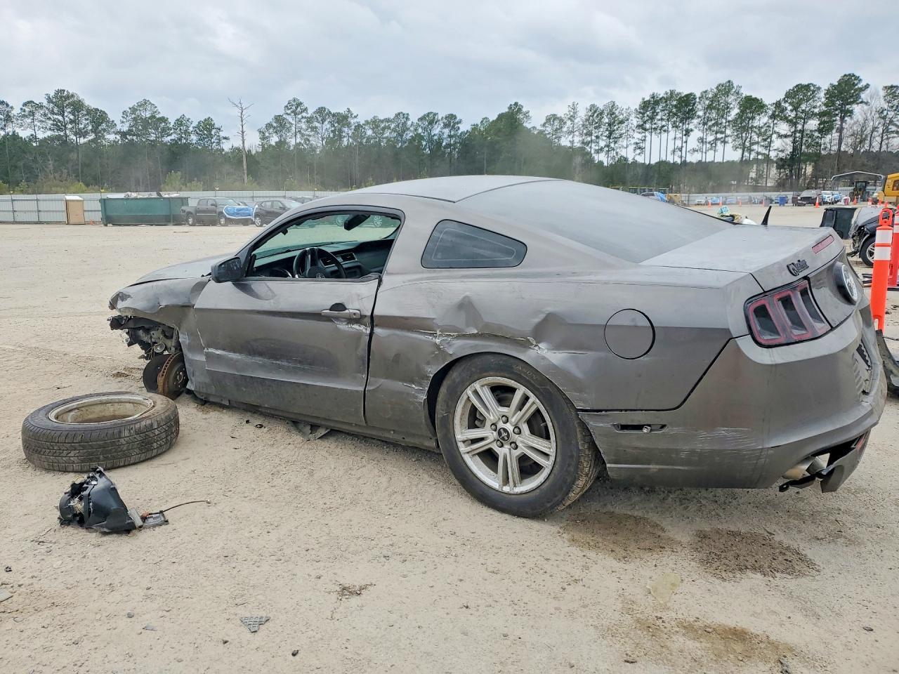 2014 Ford Mustang - zdjęcie 2