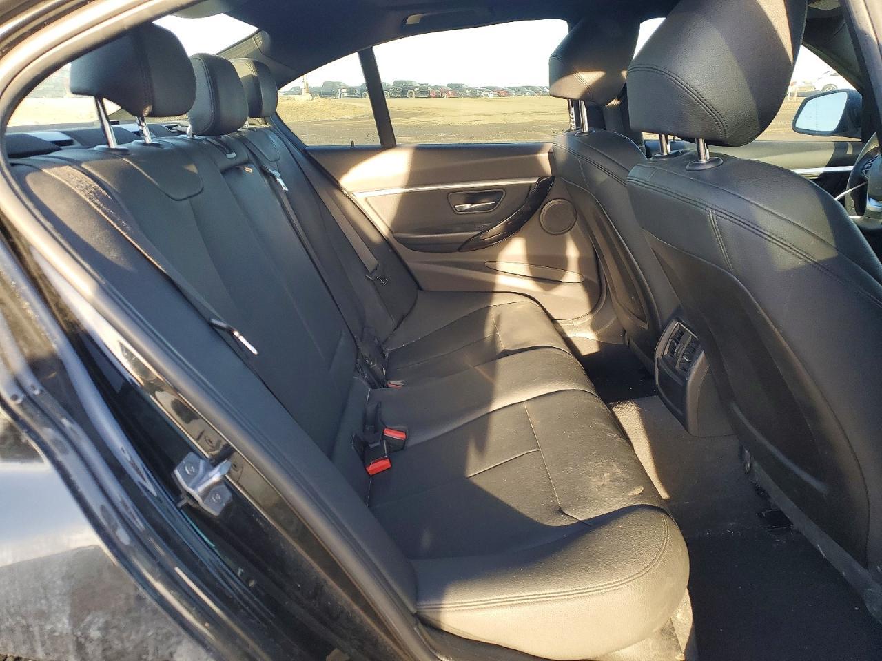 2018 BMW 330 Xi - zdjęcie 10