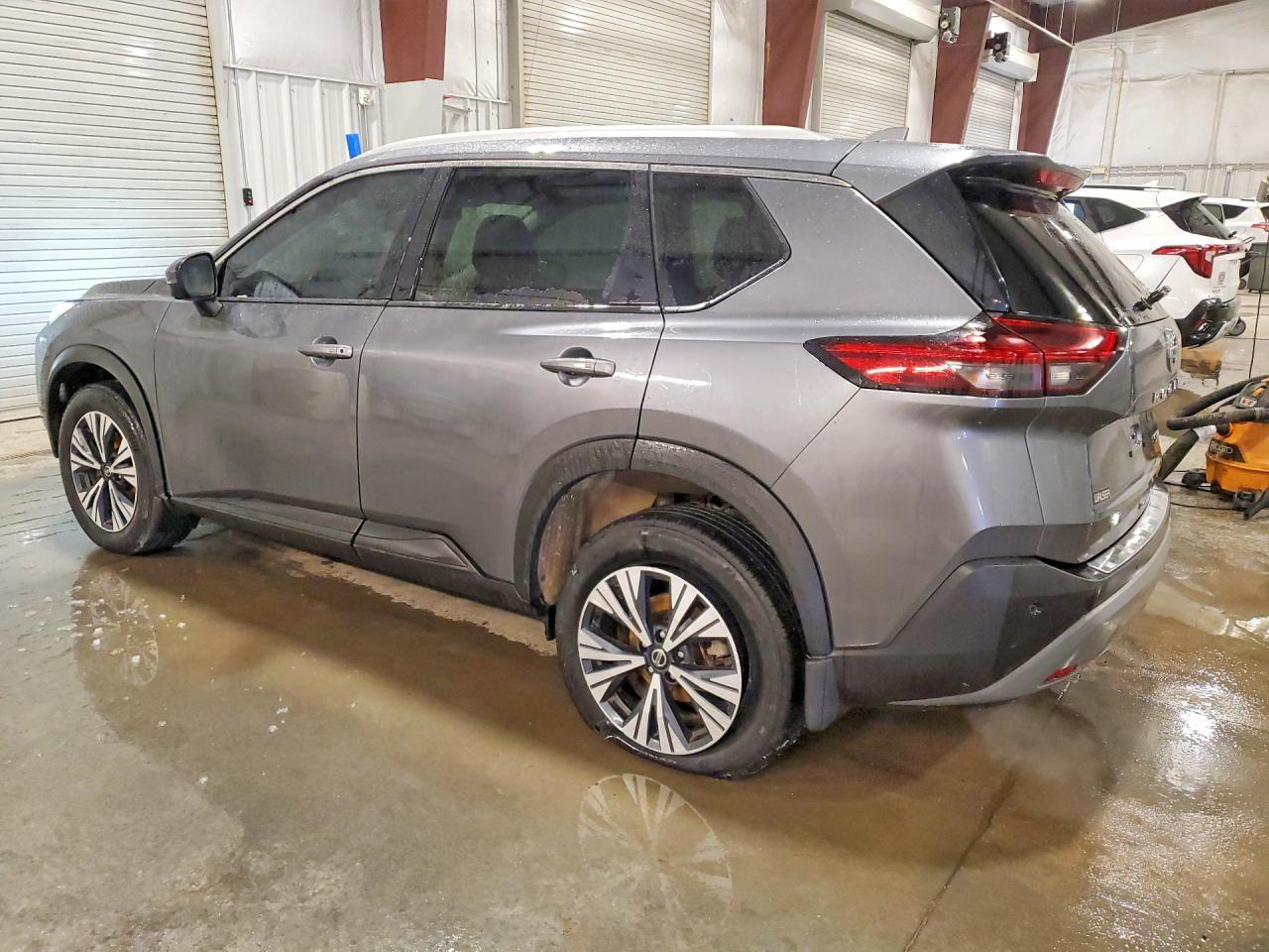 2021 Nissan Rogue Sv - zdjęcie 2