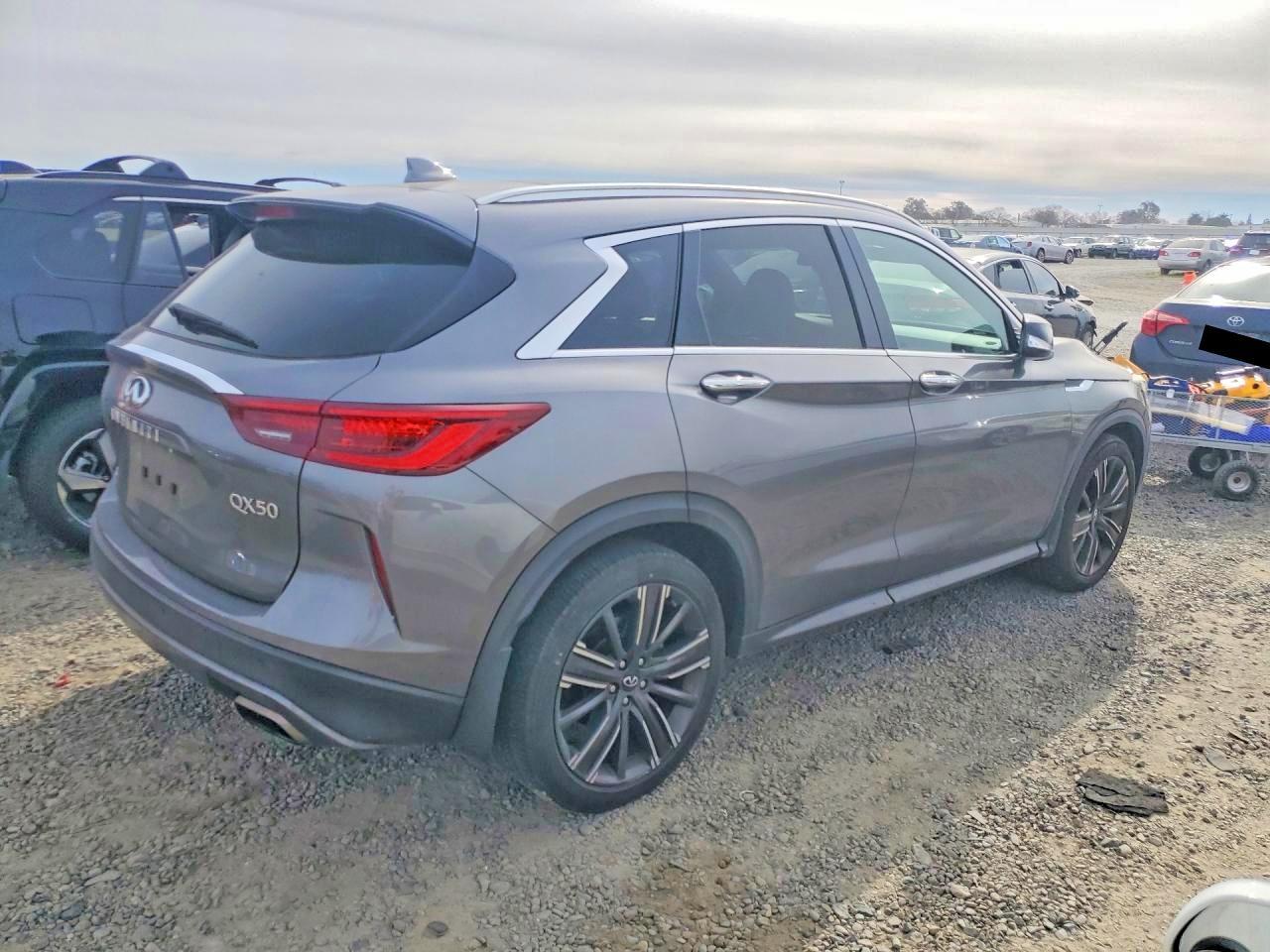 2022 Infiniti Qx50 Luxe - zdjęcie 3