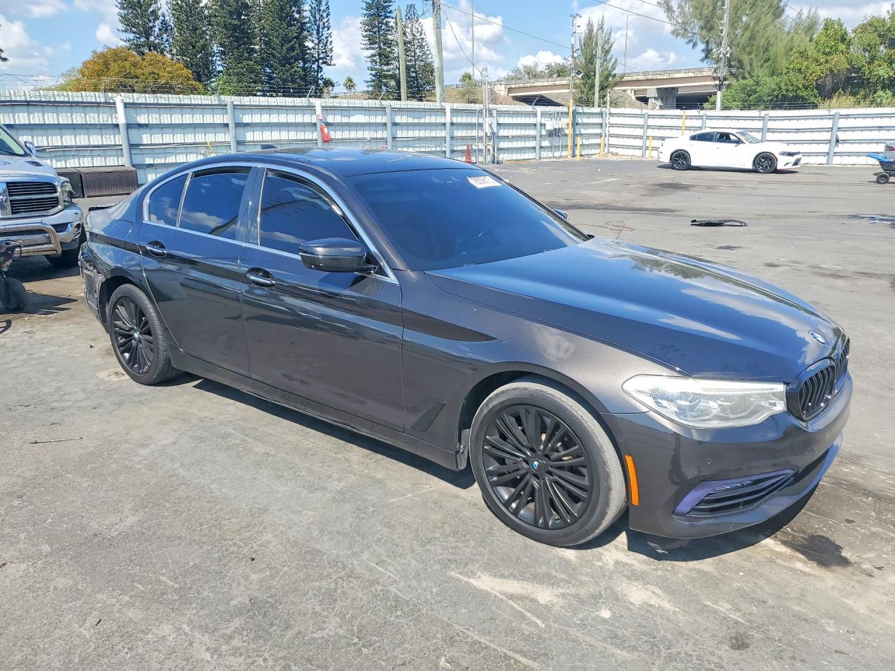 2017 BMW 530 I - zdjęcie 4