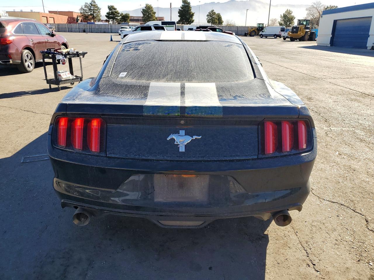 2016 Ford Mustang - zdjęcie 6