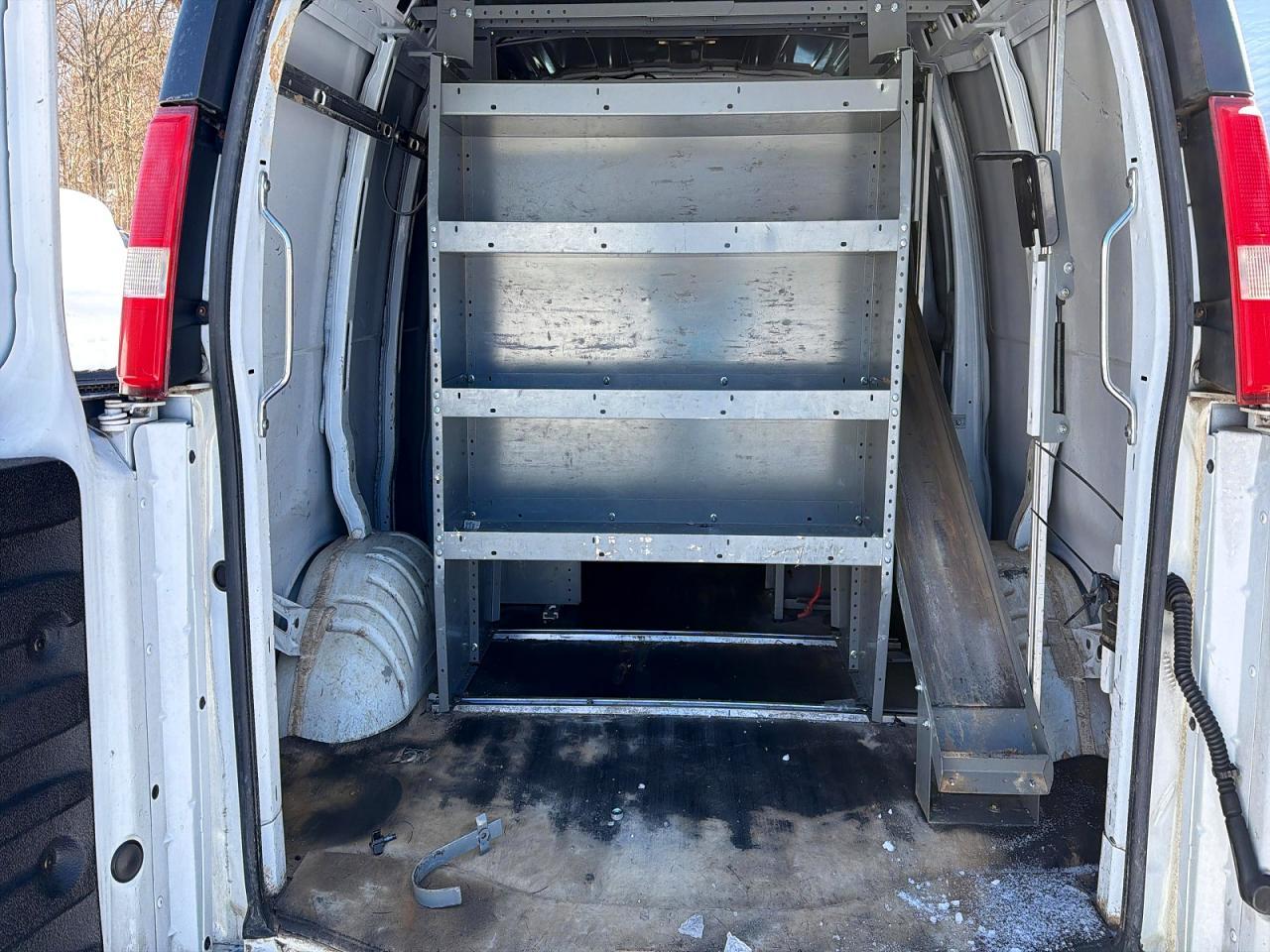 2017 Chevrolet Express G2500 - zdjęcie 6