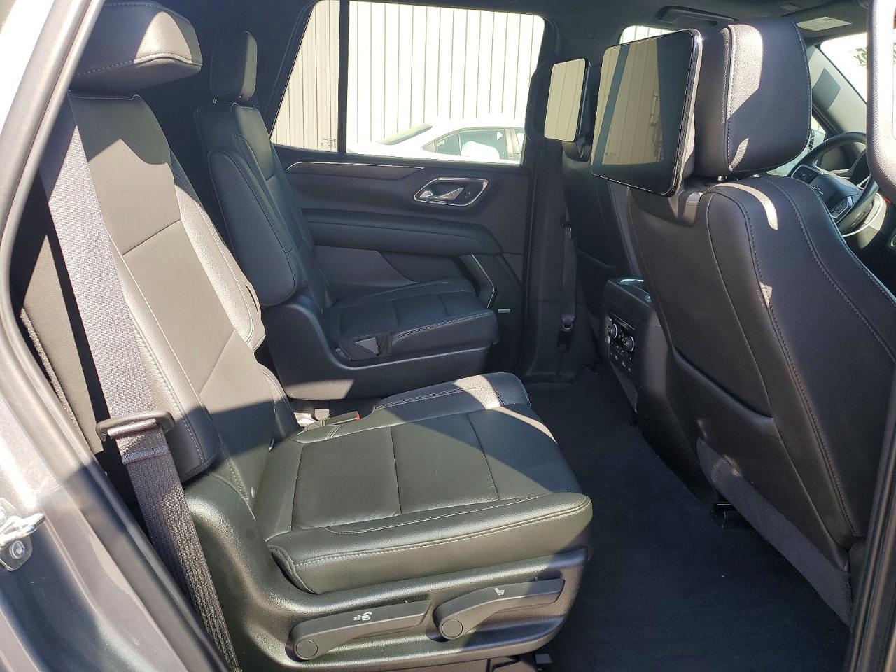 2021 Chevrolet Tahoe K1500 Z71 - zdjęcie 11