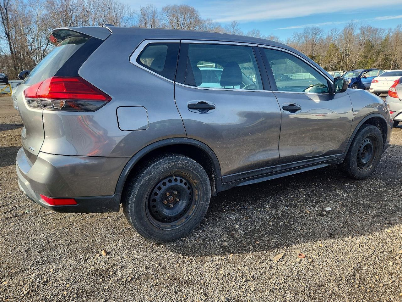 2017 Nissan Rogue S - zdjęcie 3