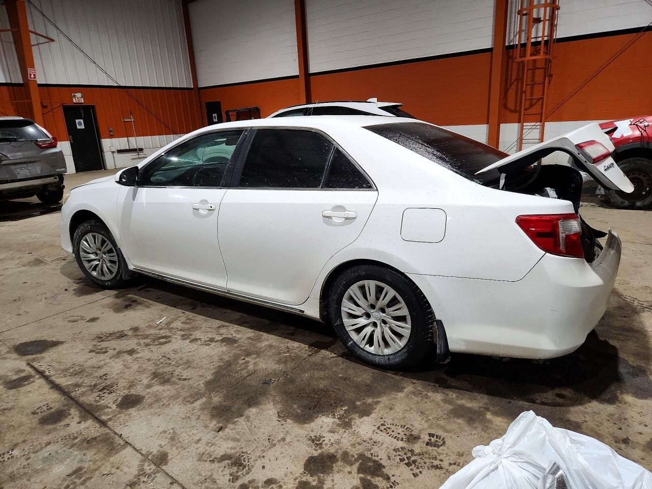 2013 Toyota Camry L - zdjęcie 2