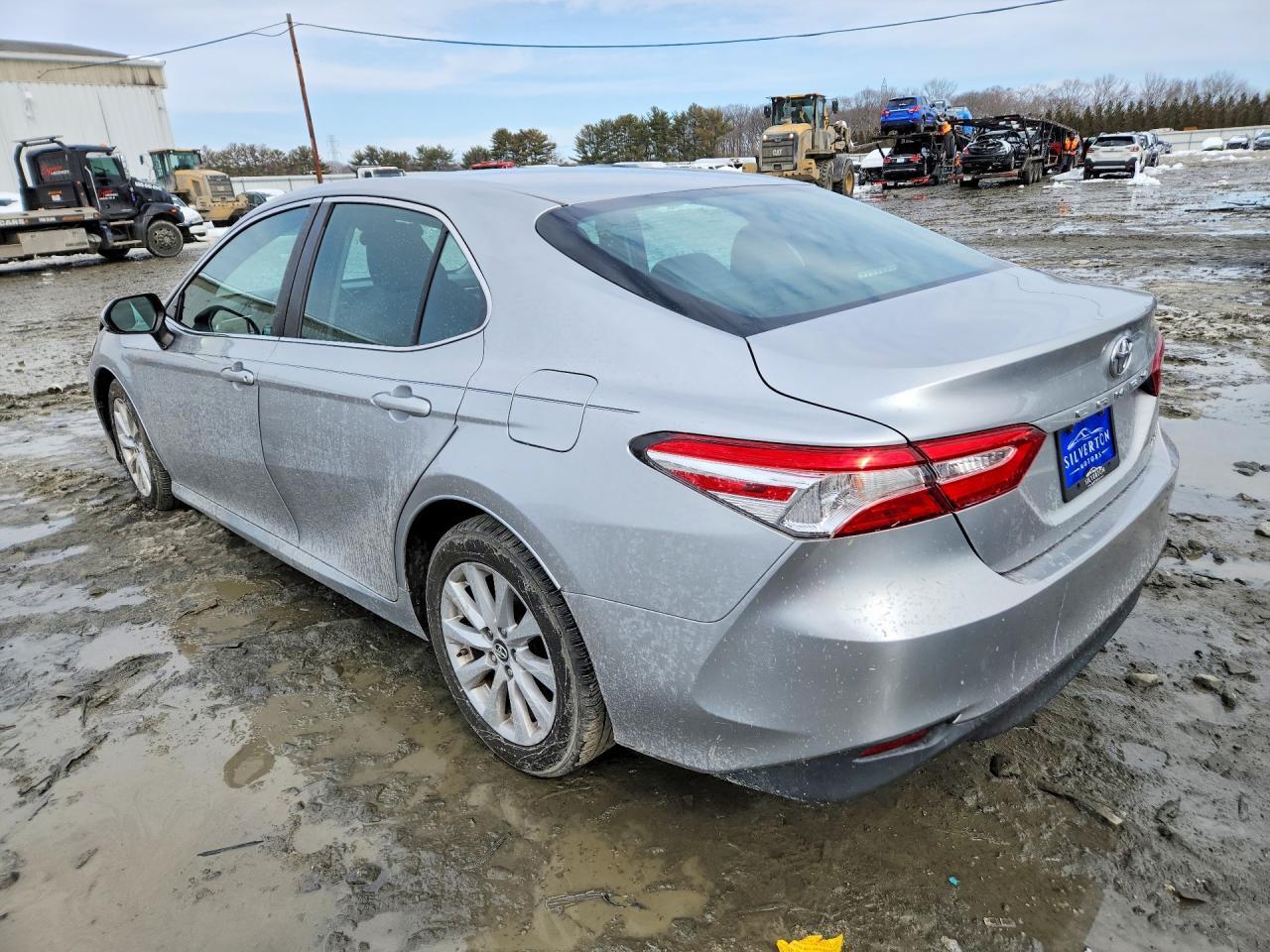 2018 Toyota Camry Le - zdjęcie 2