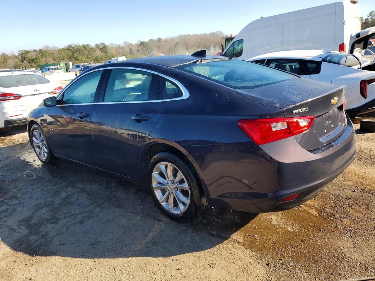 2025 Chevrolet Malibu Lt - zdjęcie 2