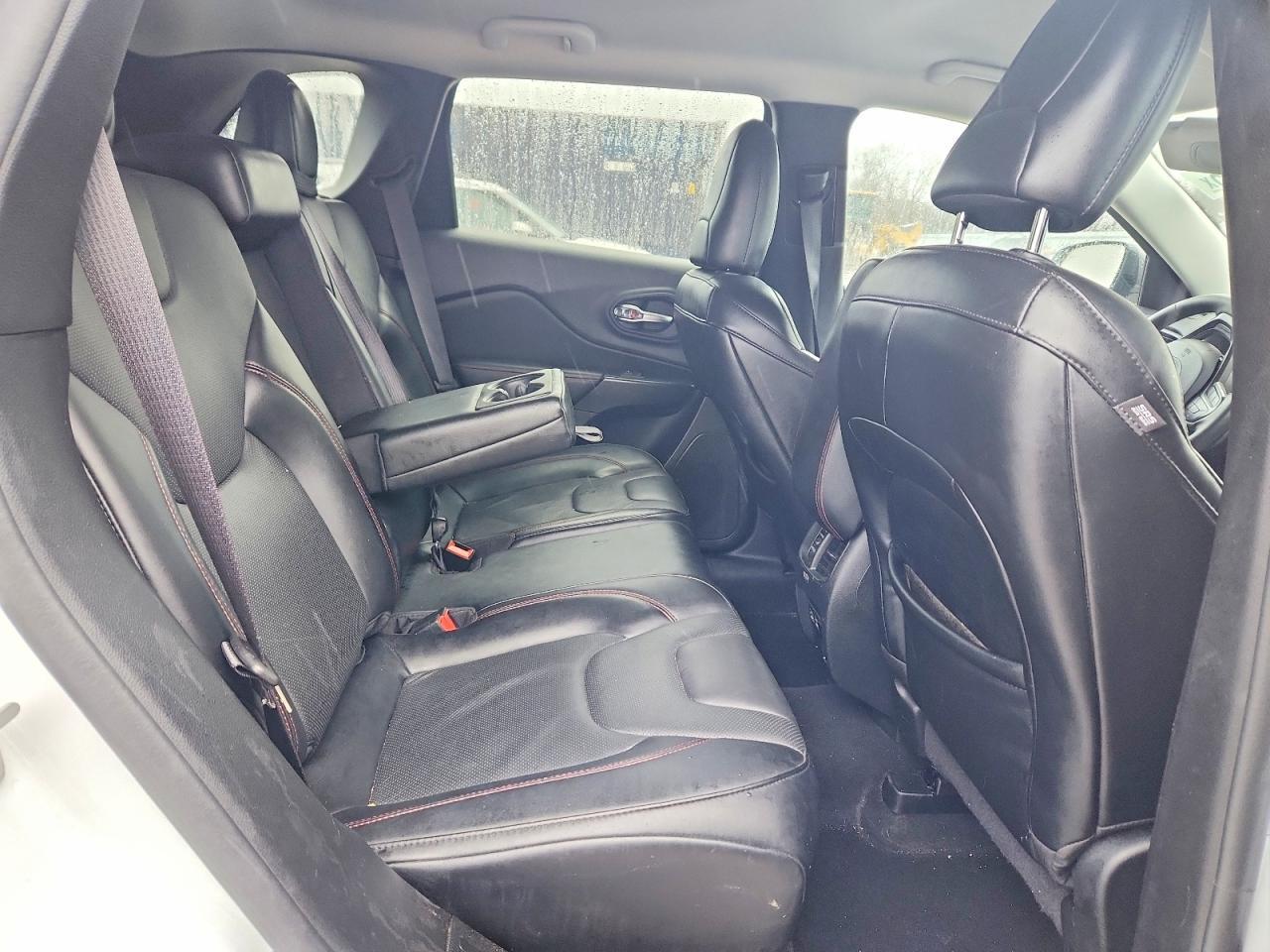 2021 Jeep Cherokee Trailhawk - zdjęcie 10