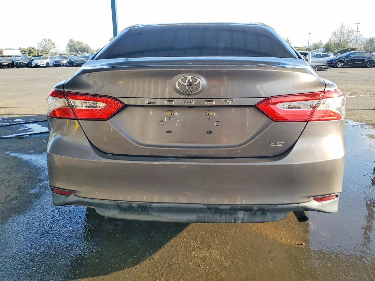 2018 Toyota Camry Le - zdjęcie 6