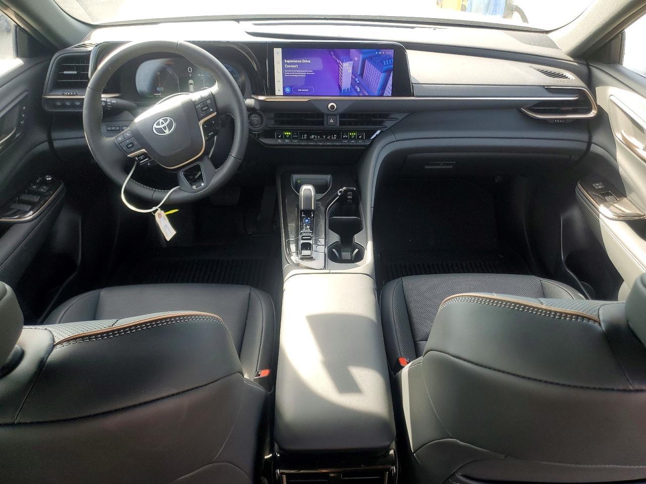 2025 Toyota Crown Signia Xle - zdjęcie 8