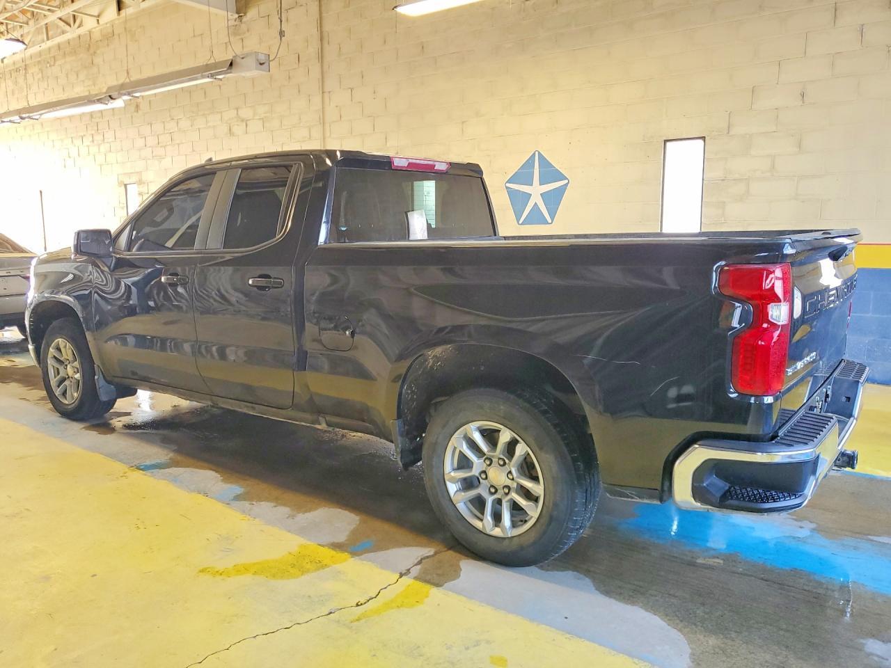 2022 Chevrolet Silverado K1500 Lt - zdjęcie 2