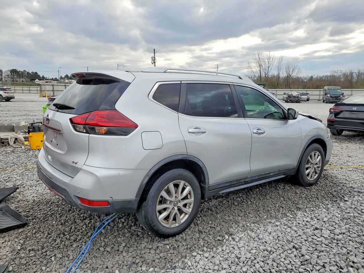 2020 Nissan Rogue Sv - zdjęcie 3