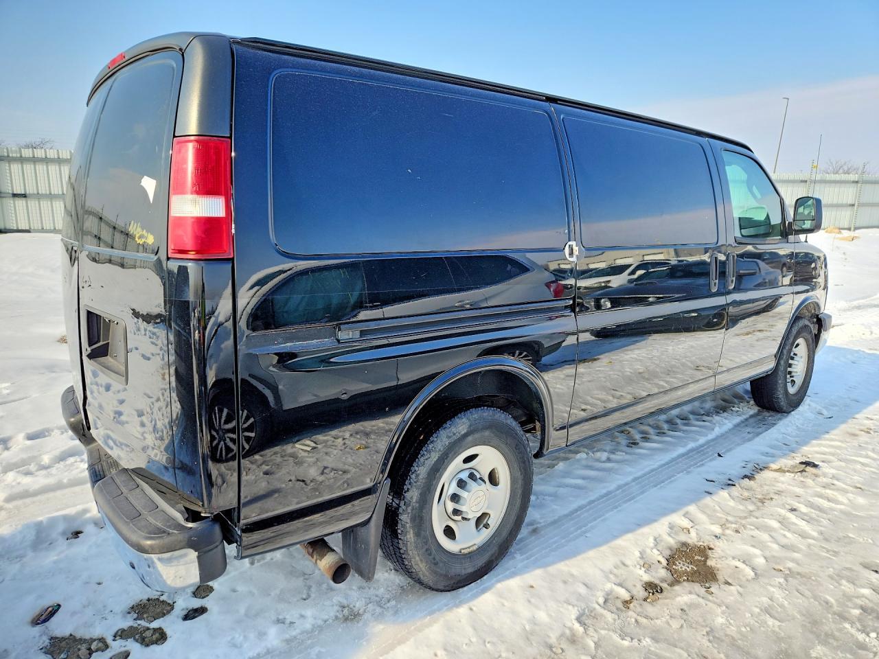 2017 Chevrolet Express G2500 - zdjęcie 3