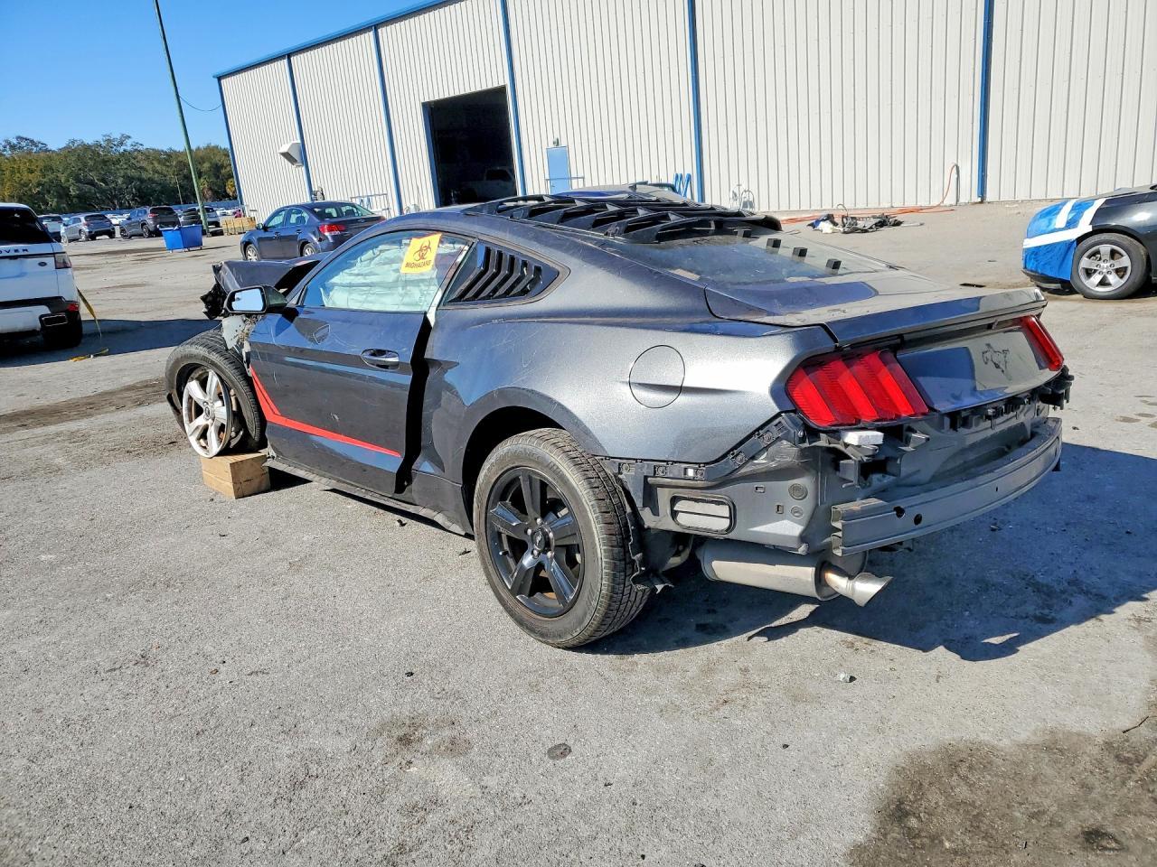 2017 Ford Mustang - zdjęcie 2