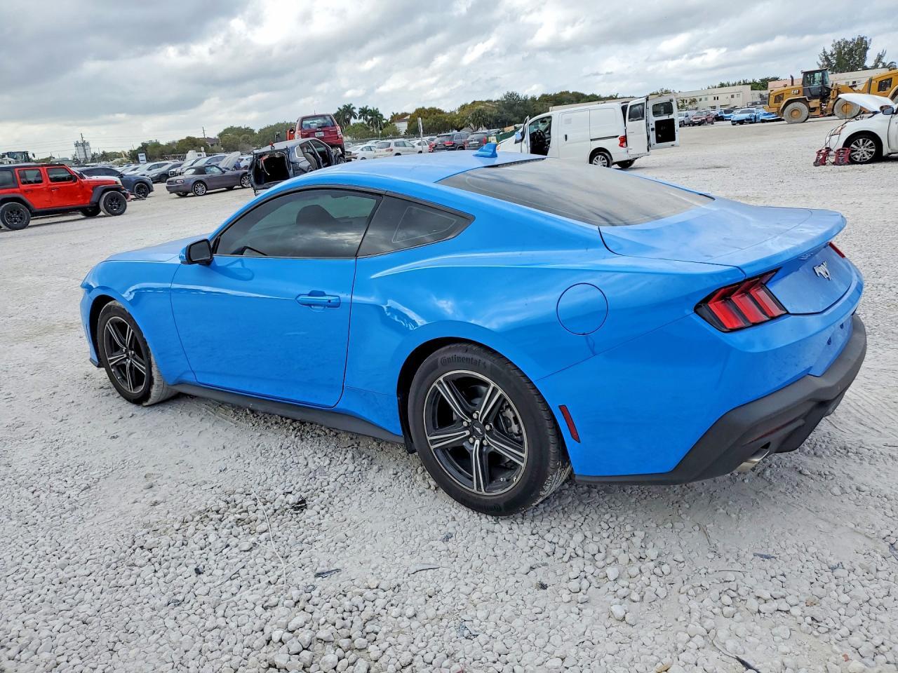 2025 Ford Mustang - zdjęcie 2