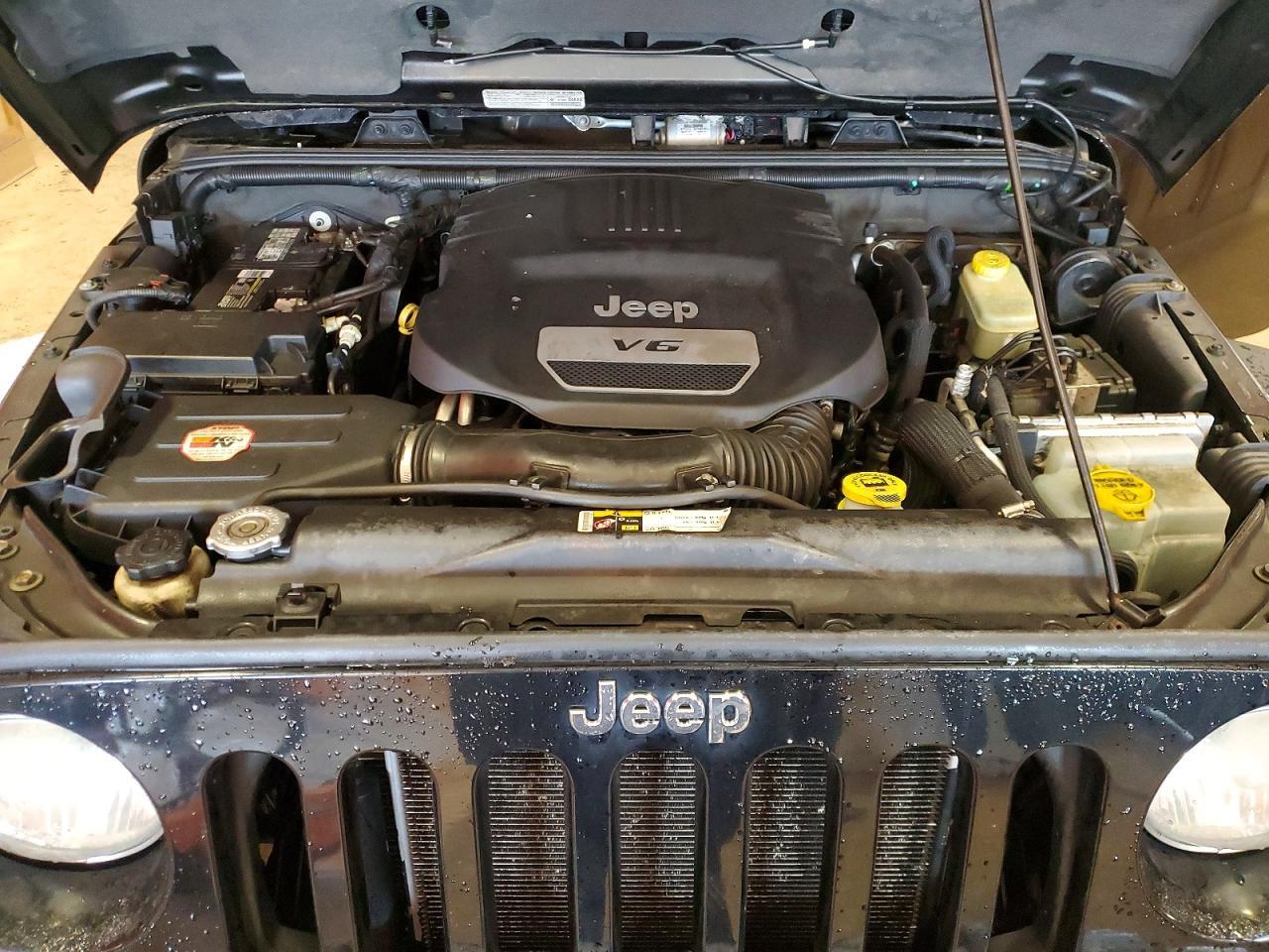 2014 Jeep Wrangler Unlimited Rubicon - zdjęcie 12