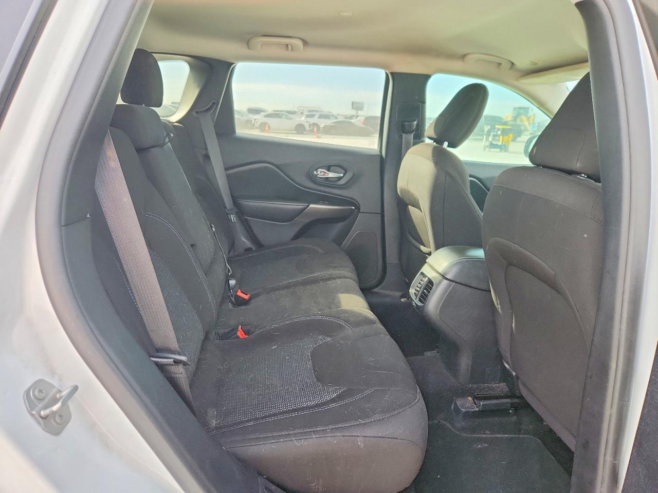 2020 Jeep Cherokee Latitude - zdjęcie 11