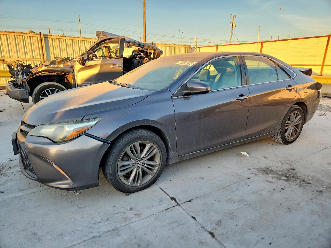 2016 Toyota Camry Se - zdjęcie główne
