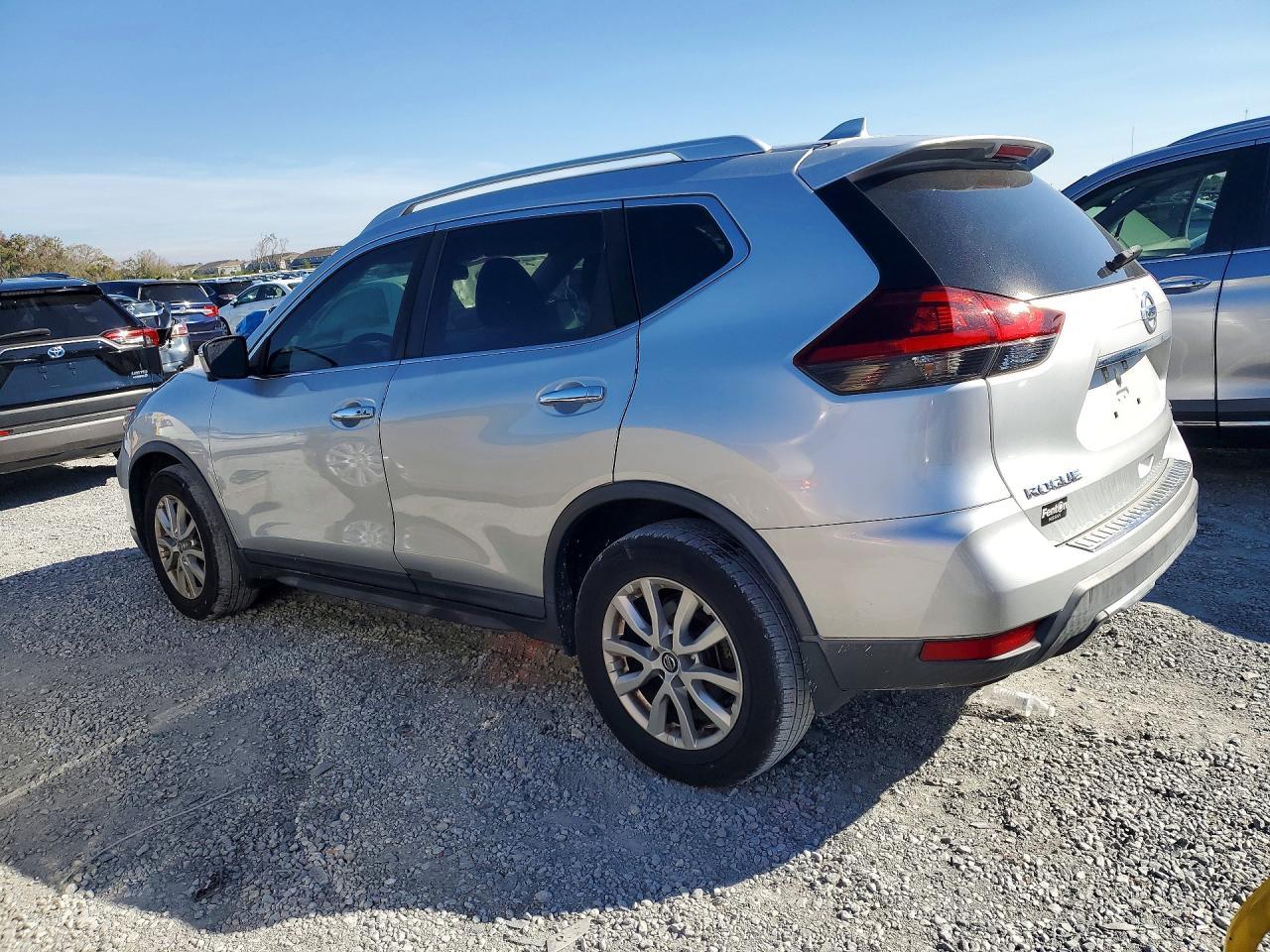 2018 Nissan Rogue S - zdjęcie 2